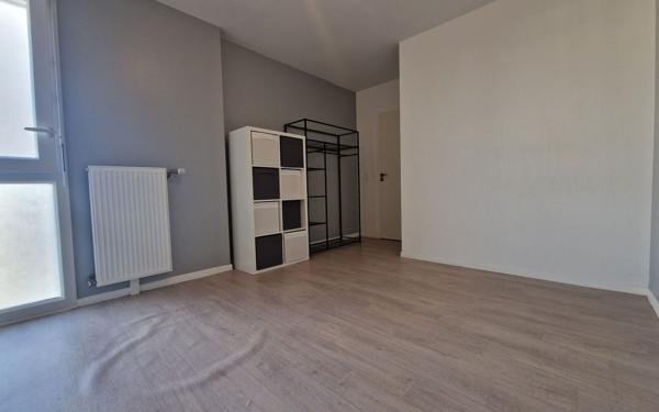 Appartement à vendre    2 pièces • 43,56 m2 Vaires-sur-Marne