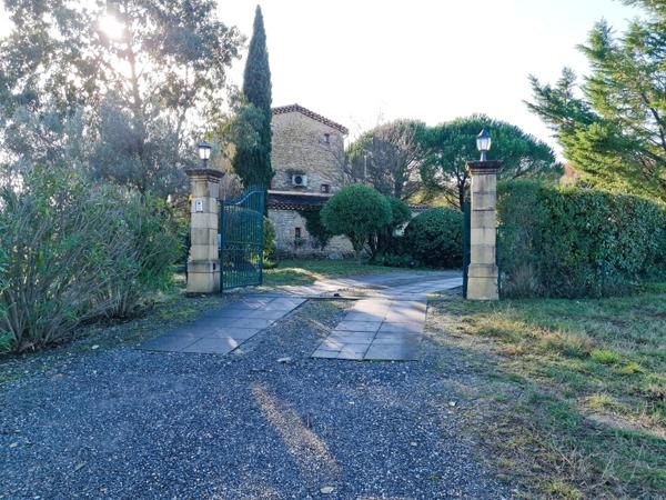 Boisset-et-Gaujac (30140) Jolie maison de 283 m² surface totale avec gite, piscine chauffée et pool-house 41 m² sur 4.387 m² de terrain