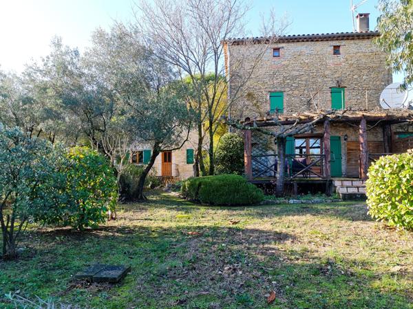 Boisset-et-Gaujac (30140) Jolie maison de 283 m² surface totale avec gite, piscine chauffée et pool-house 41 m² sur 4.387 m² de terrain