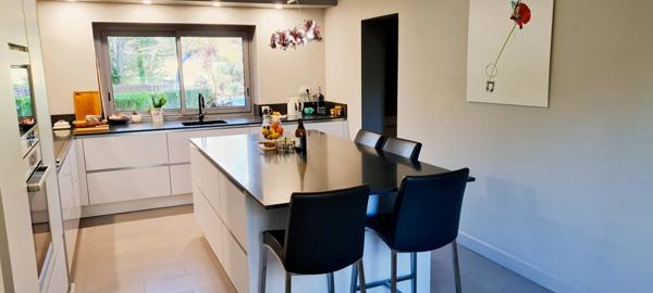 Boisset-et-Gaujac (30140) Jolie maison de 283 m² surface totale avec gite, piscine chauffée et pool-house 41 m² sur 4.387 m² de terrain