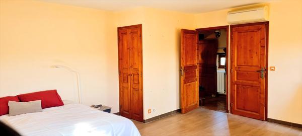 Boisset-et-Gaujac (30140) Jolie maison de 283 m² surface totale avec gite, piscine chauffée et pool-house 41 m² sur 4.387 m² de terrain