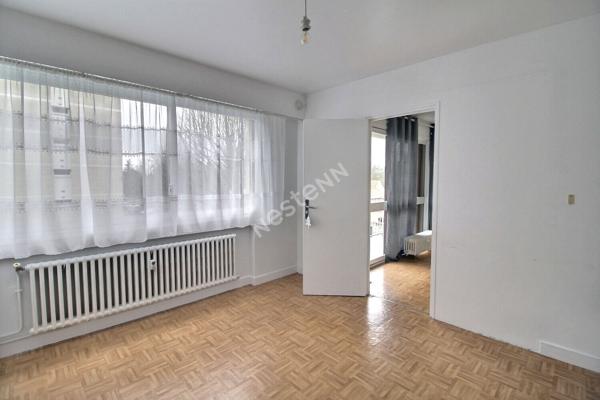 Appartement F2 à EPERNON gare à pied avec balcon et cave
