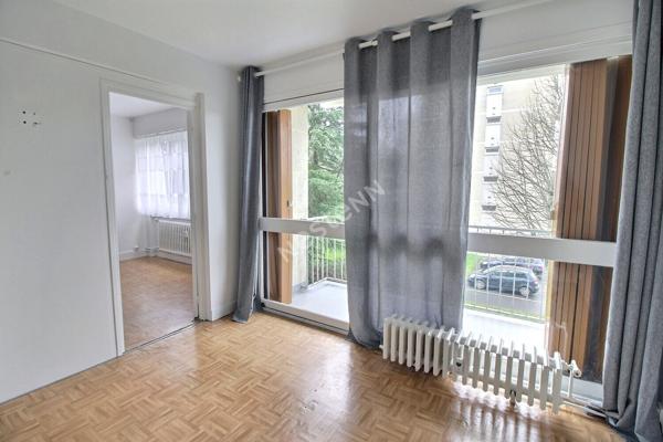 Appartement F2 à EPERNON gare à pied avec balcon et cave