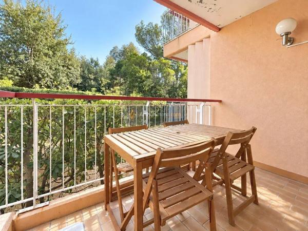 Vente                                                      Appartement
                        
                     1 pièces                      30 m2                     à Saint-Aygulf