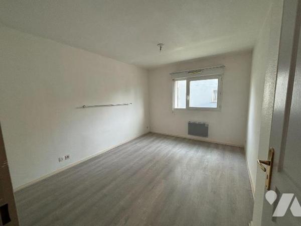 A VENDRE, Gironde, proche BORDEAUX, BLANQUEFORT CENTRE, dans une résidence sécurisée des années...