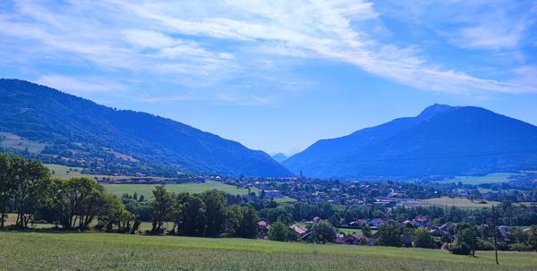 Viuz-en-Sallaz : Ancienne ferme rénovée alliant cachet et performance énergétique – proche Genève
