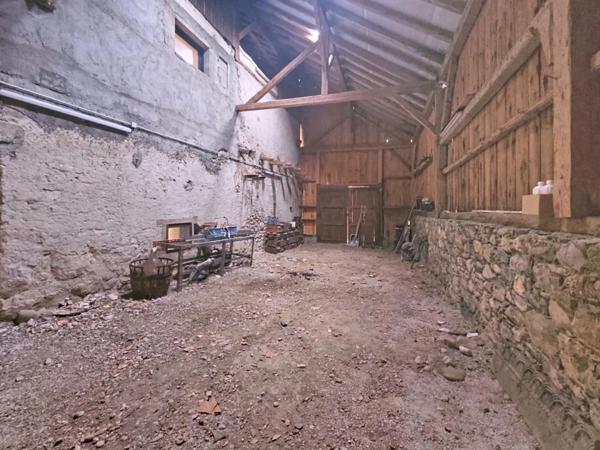 Viuz-en-Sallaz : Ancienne ferme rénovée alliant cachet et performance énergétique – proche Genève