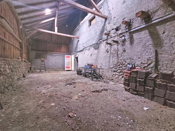 Viuz-en-Sallaz : Ancienne ferme rénovée alliant cachet et performance énergétique – proche Genève