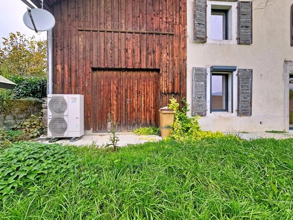 Viuz-en-Sallaz : Ancienne ferme rénovée alliant cachet et performance énergétique – proche Genève