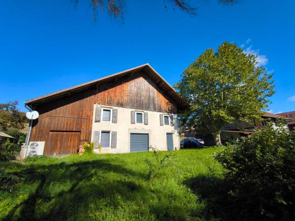 Viuz-en-Sallaz : Ancienne ferme rénovée alliant cachet et performance énergétique – proche Genève