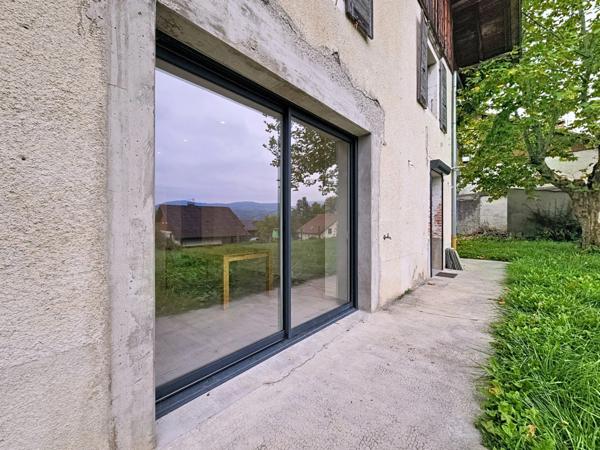 Viuz-en-Sallaz : Ancienne ferme rénovée alliant cachet et performance énergétique – proche Genève