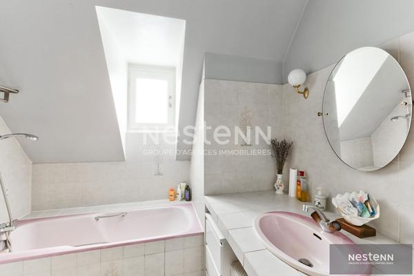 Maison bourg de Trégueux, quatre chambres, vivable de plain-pied, très beau jardin, belle pièce de vie