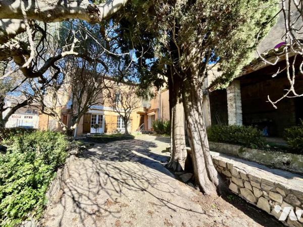 Maison de village avec cour, jardin, garage et dépendances à Saint Nazaire