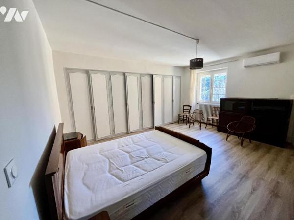 Maison de village avec cour, jardin, garage et dépendances à Saint Nazaire