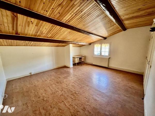 Maison de village avec cour, jardin, garage et dépendances à Saint Nazaire