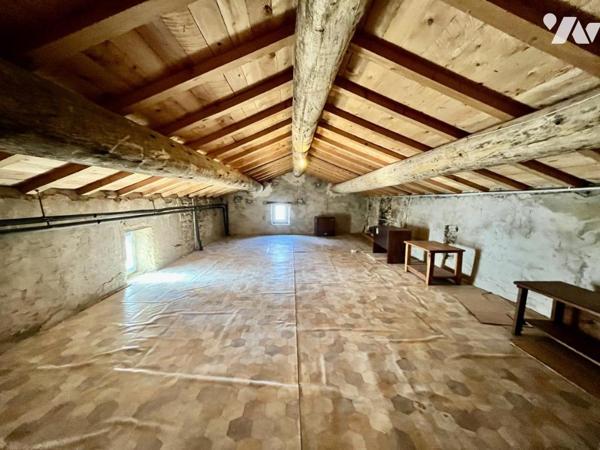 Maison de village avec cour, jardin, garage et dépendances à Saint Nazaire