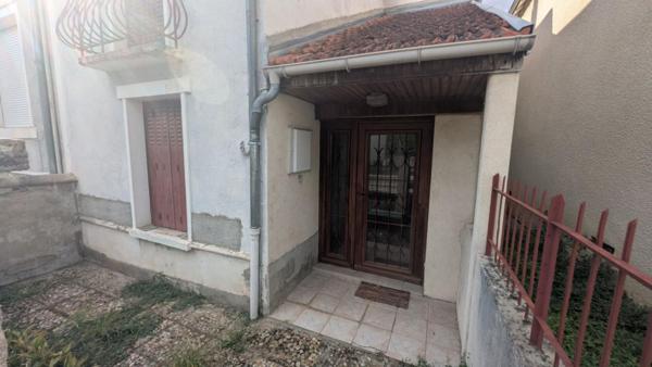 Petite maison près du centre à rénover avec jardin
