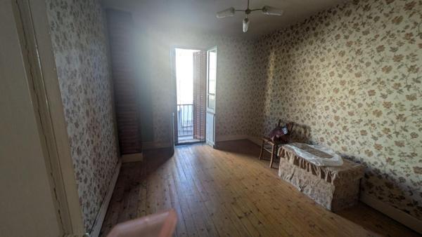 Petite maison près du centre à rénover avec jardin