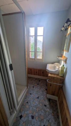 Petite maison près du centre à rénover avec jardin