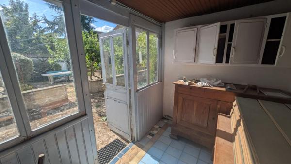 Petite maison près du centre à rénover avec jardin