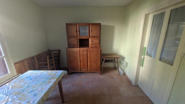 Petite maison près du centre à rénover avec jardin