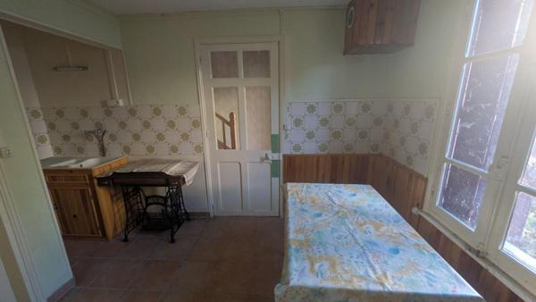 Petite maison près du centre à rénover avec jardin