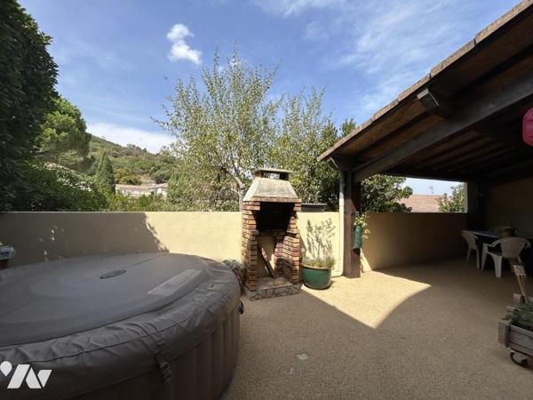 Sur la commune du Teil , maison de ville de 105m2 hab , cour privative et caves.