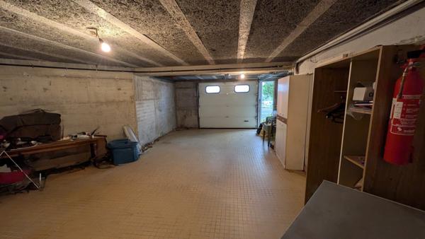 Saint-Évarzec (29170) Grande propiété de 5700 m² terrain constructible avec maison d'architecte de 130m² et hangar de stockage ou ga