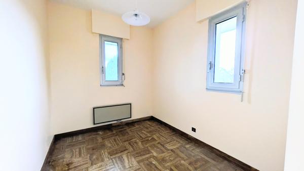 Saint-Évarzec (29170) Grande propiété de 5700 m² terrain constructible avec maison d'architecte de 130m² et hangar de stockage ou ga