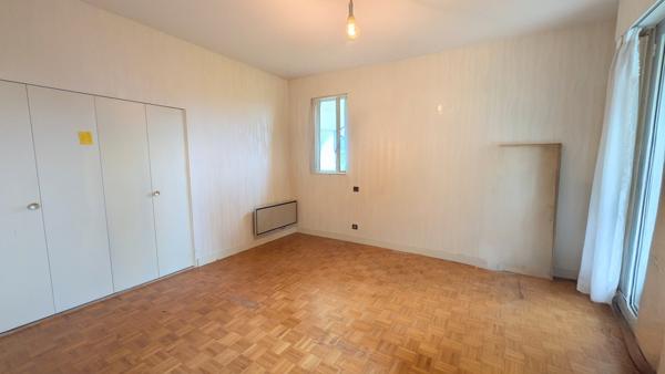 Saint-Évarzec (29170) Grande propiété de 5700 m² terrain constructible avec maison d'architecte de 130m² et hangar de stockage ou ga