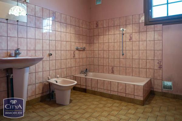 Maison à vendre 5 pièces 119m² Saint-Doulchard (18230)