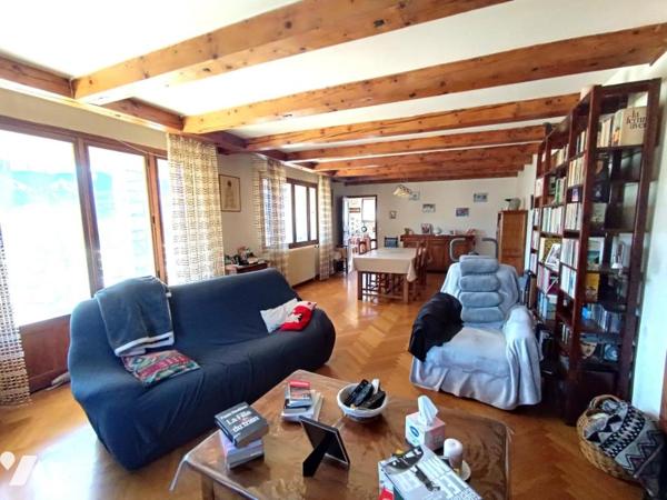 Vente Maison avec 2 appartements + grand grenier aménageable à SEYNE 