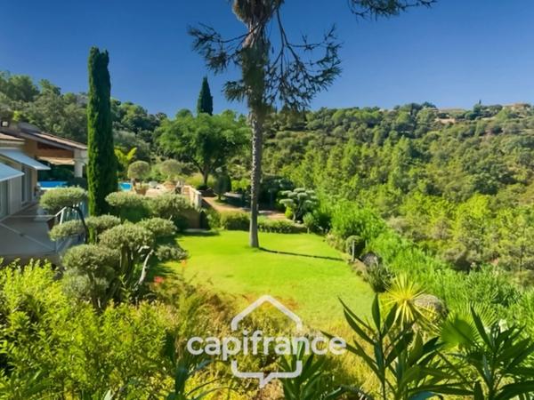 Propriété à vendre 6 pièces LA LONDE LES MAURES (83)- Domaine de Valcros.