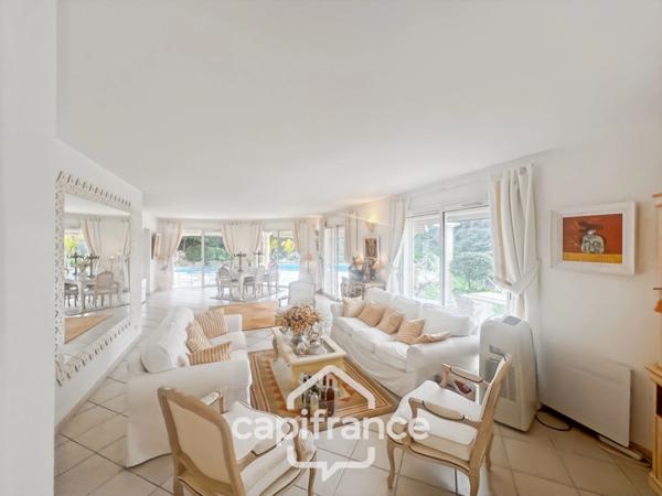 Propriété à vendre 6 pièces LA LONDE LES MAURES (83)- Domaine de Valcros.