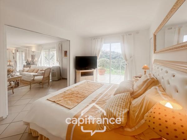 Propriété à vendre 6 pièces LA LONDE LES MAURES (83)- Domaine de Valcros.