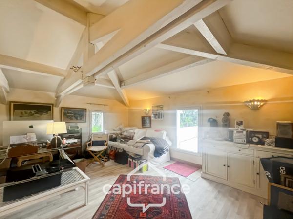 Propriété à vendre 6 pièces LA LONDE LES MAURES (83)- Domaine de Valcros.