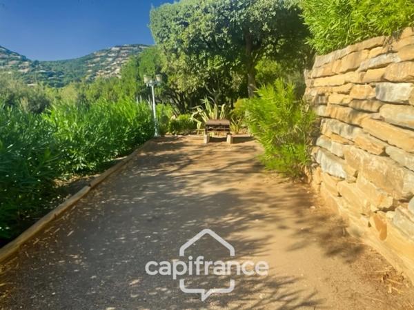 Propriété à vendre 6 pièces LA LONDE LES MAURES (83)- Domaine de Valcros.