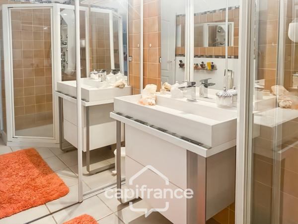 Propriété à vendre 6 pièces LA LONDE LES MAURES (83)- Domaine de Valcros.