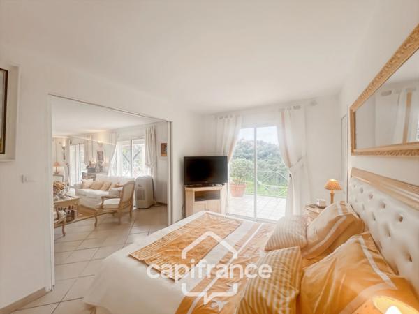 Propriété à vendre 6 pièces LA LONDE LES MAURES (83)- Domaine de Valcros.