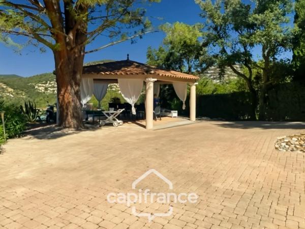 Propriété à vendre 6 pièces LA LONDE LES MAURES (83)- Domaine de Valcros.