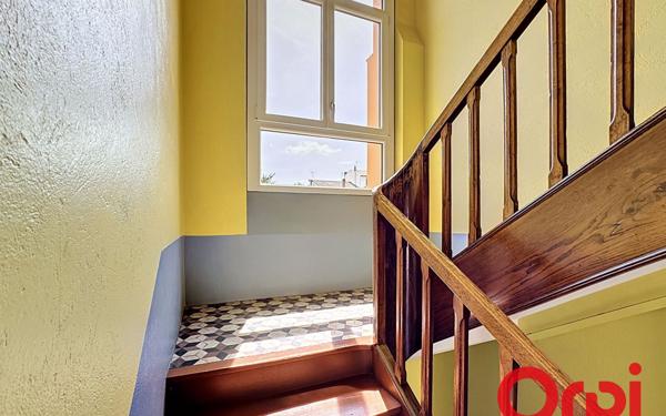 Immeuble à vendre    4 pièces • 160 m2 Oullins