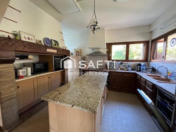 Coup de cœur, charmante maison des années 1950/60 avec toutes les commodités à pied.