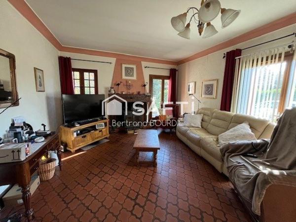 Coup de cœur, charmante maison des années 1950/60 avec toutes les commodités à pied.