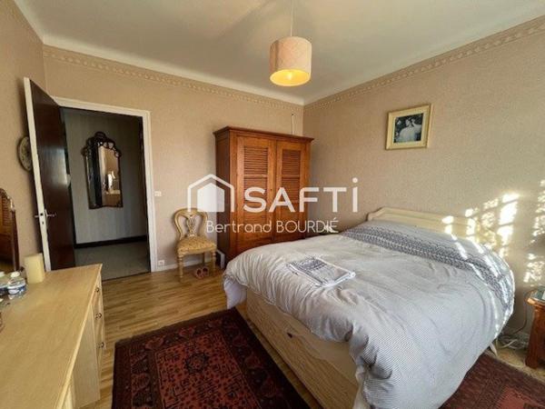 Coup de cœur, charmante maison des années 1950/60 avec toutes les commodités à pied.