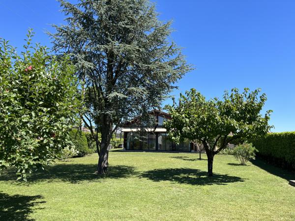 Tignieu-Jameyzieu (38230) TIGNIEU MAISON 98 m² SUR TERRAIN PLAT ET ARBORE DE 900 m² SUR DEMI SOUS/SOL