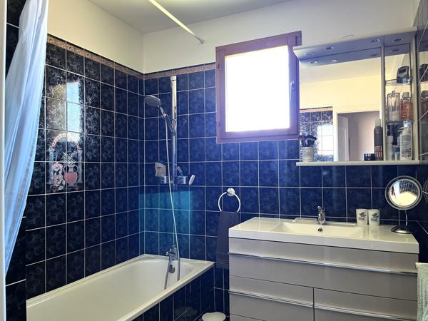 Tignieu-Jameyzieu (38230) TIGNIEU MAISON 98 m² SUR TERRAIN PLAT ET ARBORE DE 900 m² SUR DEMI SOUS/SOL