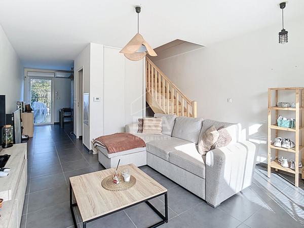 Jolie maison récente avec garage