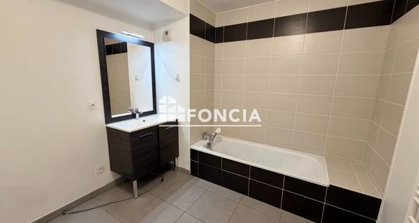 Location Appartement 3 pièces 79.46 m² - Villeurbanne 69100