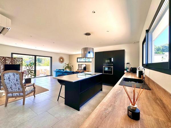 Belle maison contemporaine T4 avec piscine et vue mer