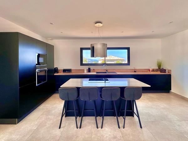 Belle maison contemporaine T4 avec piscine et vue mer